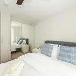 2-Bed House In Reading-Near Town-Sleeps 4
