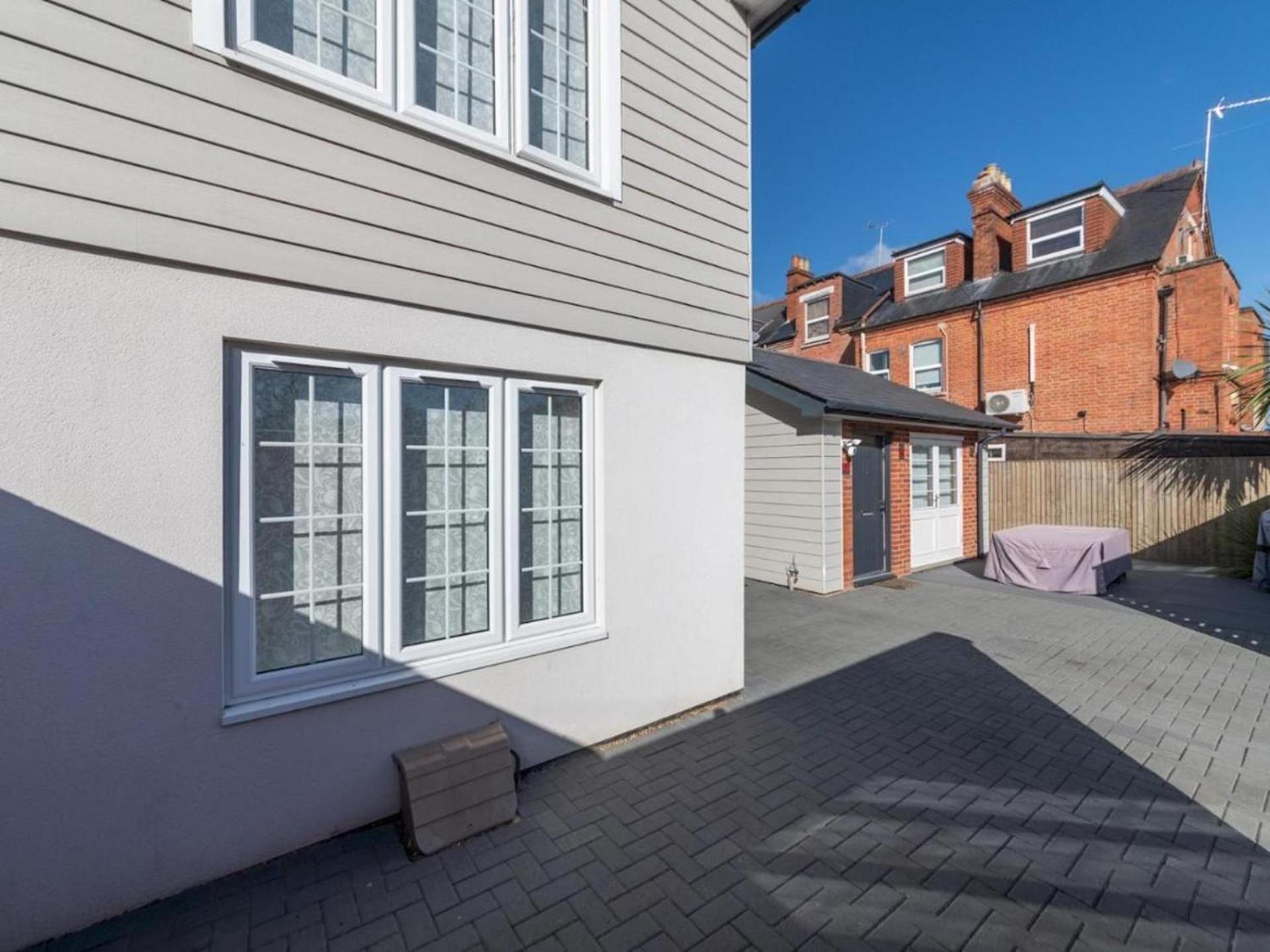 Holiday home 2-bed House In Reading-near Town-sleeps 4