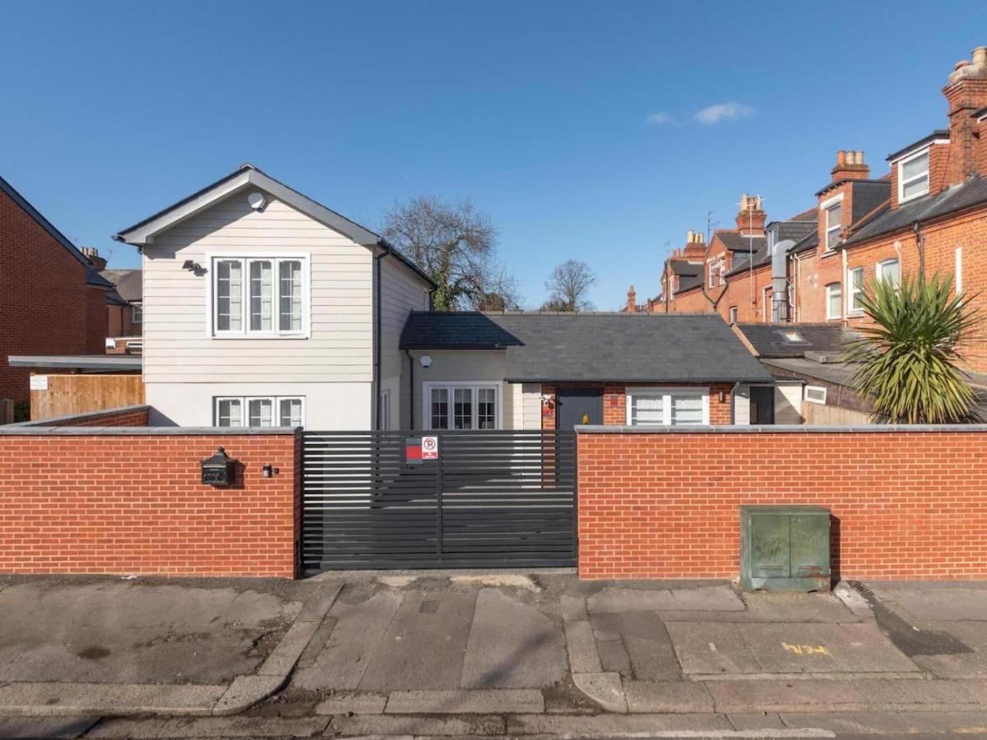 2-bed House In Reading-near Town-sleeps 4