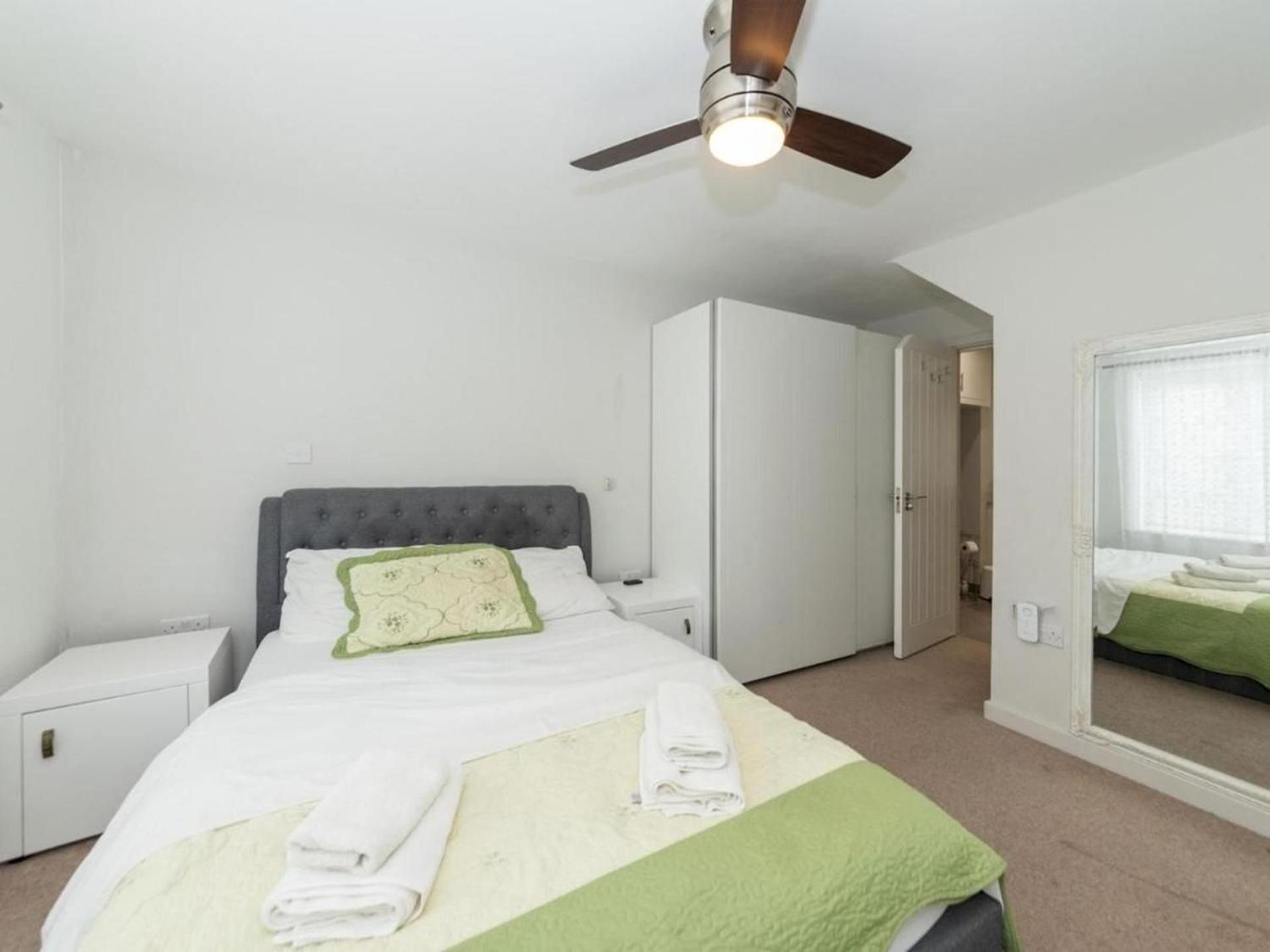 2-bed House In Reading-near Town-sleeps 4 Reading