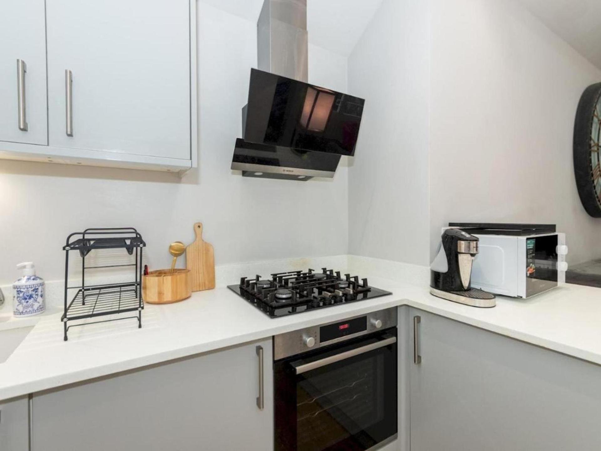 2-bed House In Reading-near Town-sleeps 4