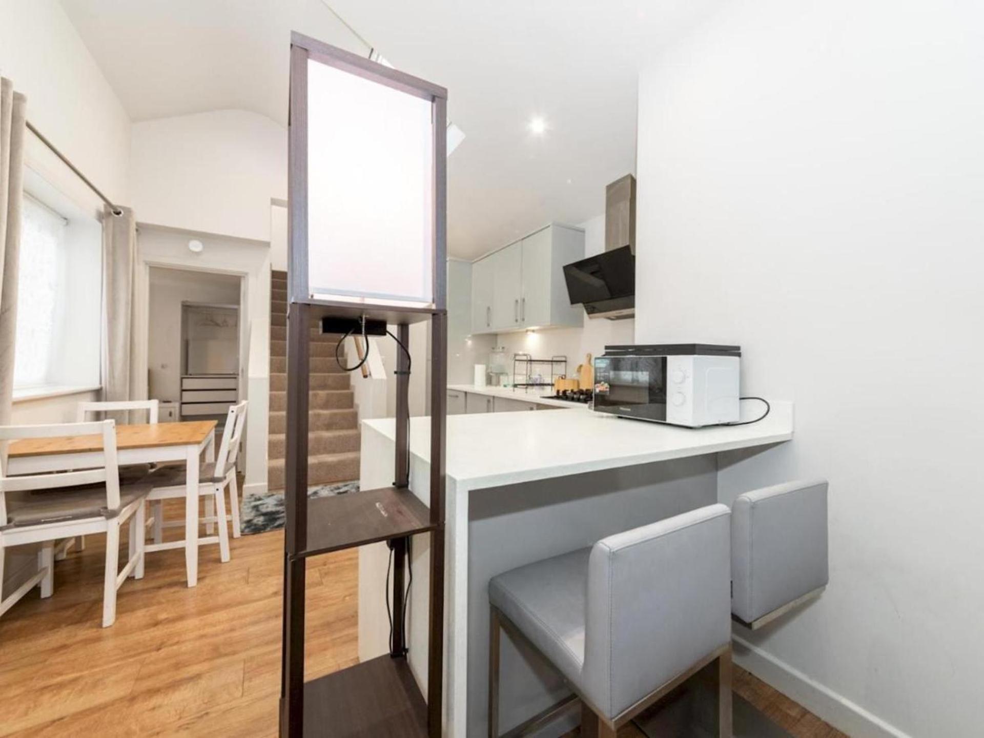 2-bed House In Reading-near Town-sleeps 4 Reading