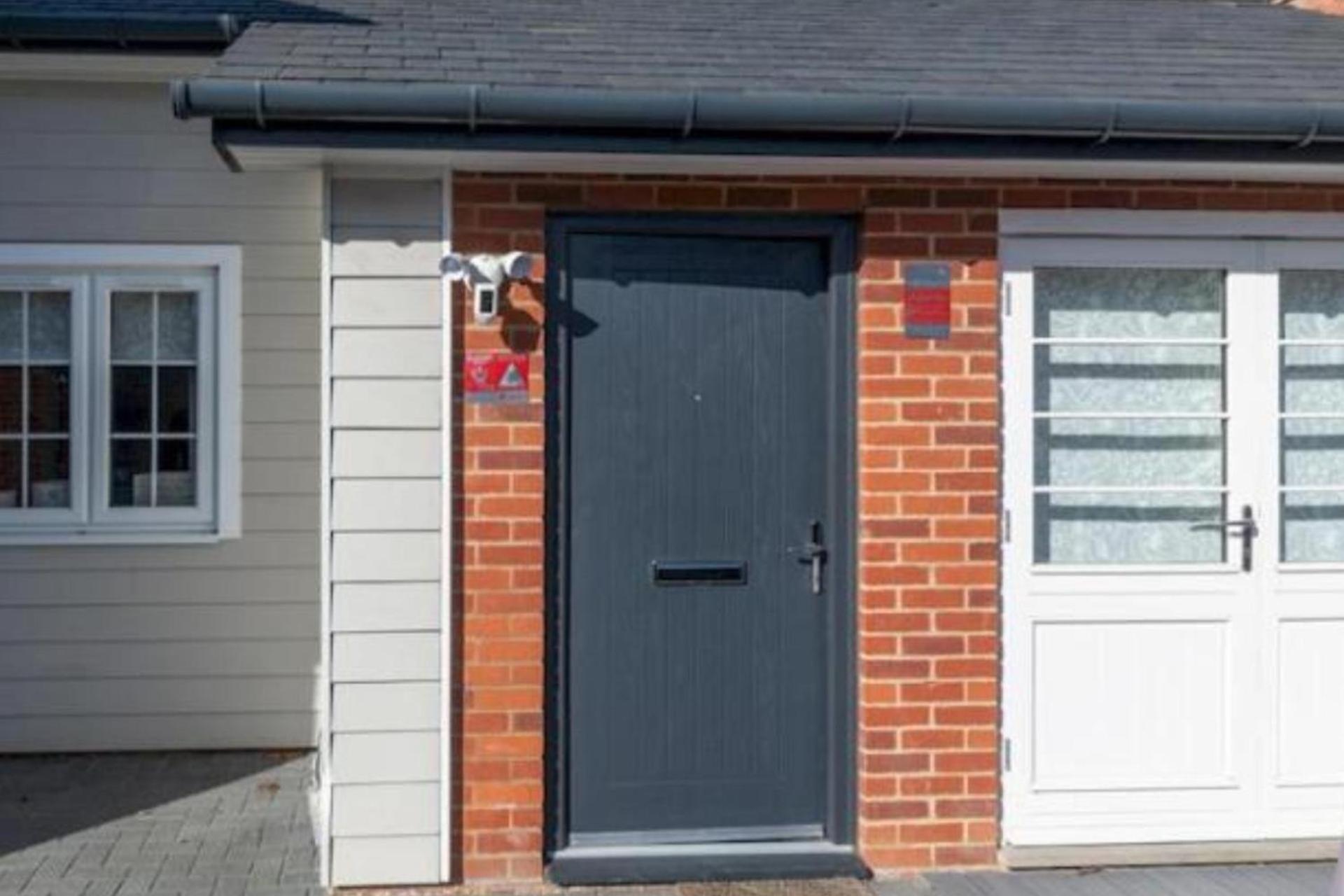 Holiday home 2-bed House In Reading-near Town-sleeps 4 Reading
